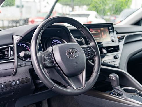 Used 2021 Toyota Camry SE FWD image 15