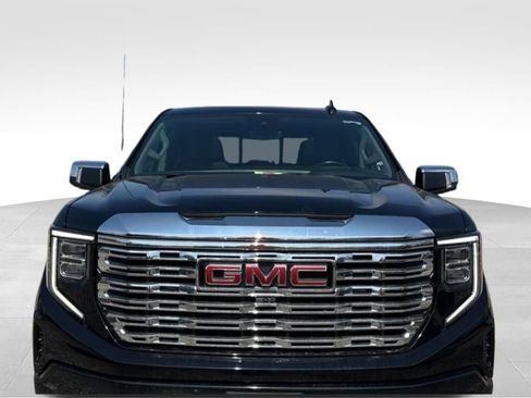 Used 2024 GMC Sierra 1500 Denali w/ Technology Package AWD/4WD image 3
