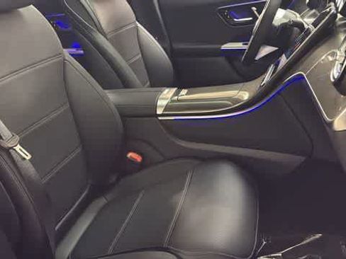Used 2025 Mercedes-Benz GLC 300 4MATIC image 35
