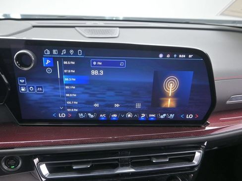 Used 2024 Chevrolet Traverse RS FWD image 13