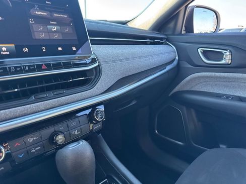 Used 2023 Jeep Compass Sport image 21