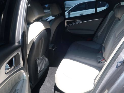 Used 2022 Genesis G70 3.3T RWD image 20