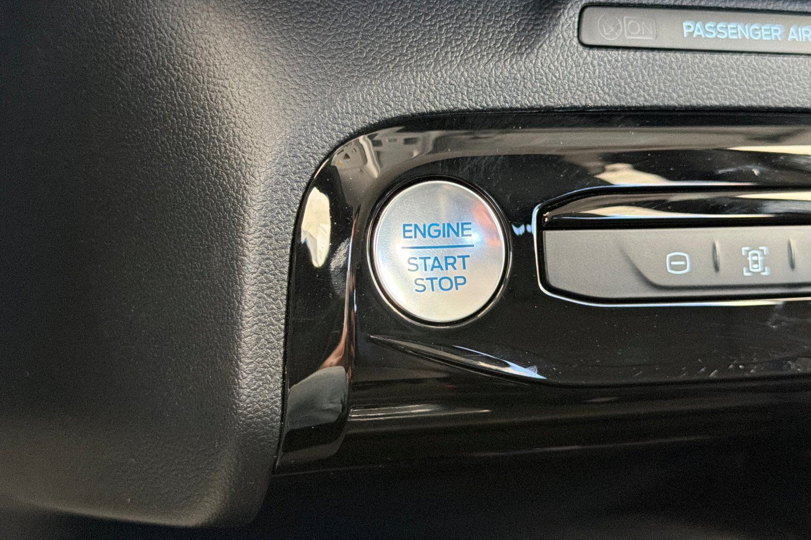 Used 2024 Ford Escape SE FWD image 25