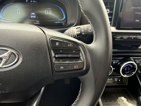 Used 2024 Hyundai Venue Limited FWD image 15