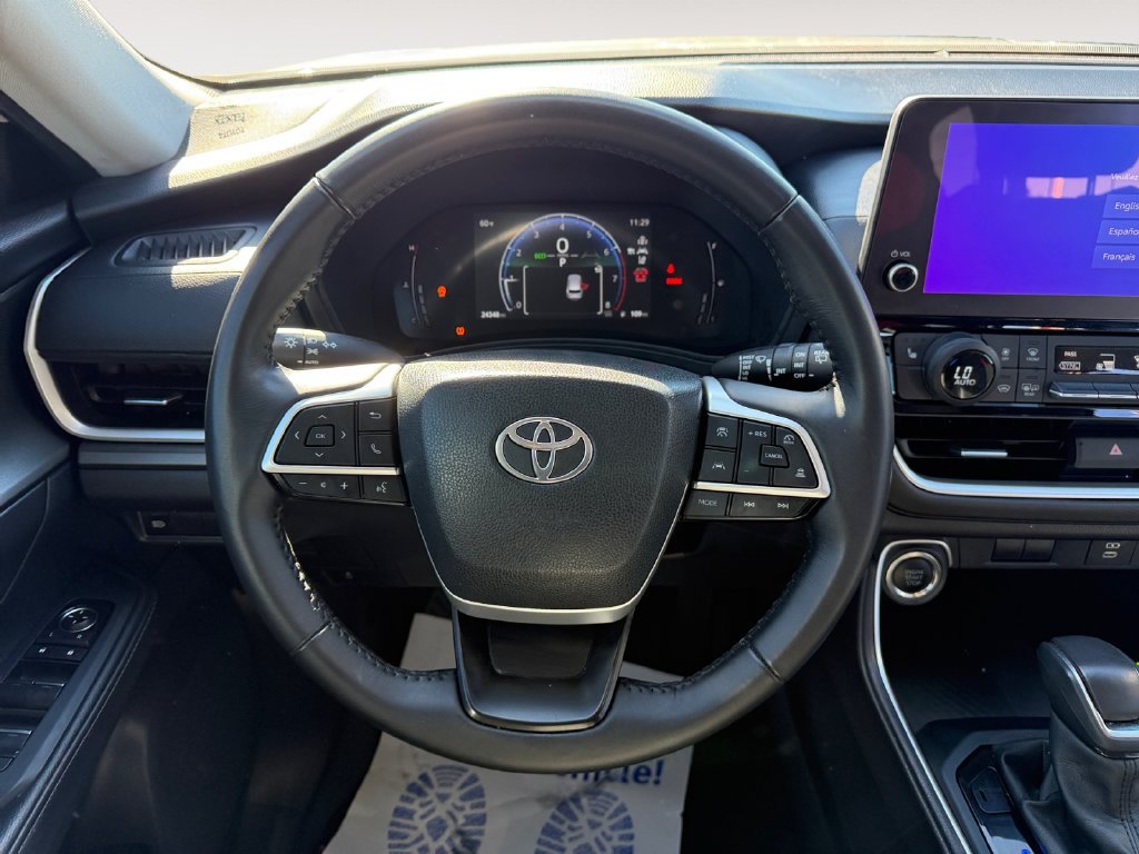 Used 2025 Toyota Grand Highlander AWD image 12