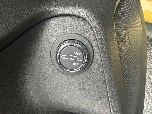 Used 2023 Chevrolet TrailBlazer RS w/ Sun and Liftgate Package image 22