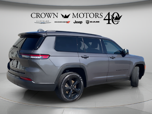 Used 2025 Jeep Grand Cherokee L Limited w/ Black Appearance Package AWD/4WD image 5