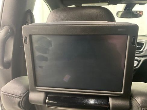 Used 2019 Chrysler Pacifica Touring-L Plus w/ S Appearance Package image 29