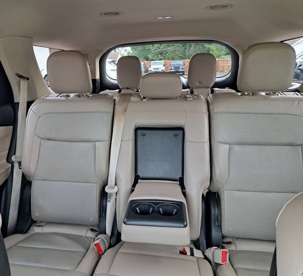 Used 2020 Ford Explorer Limited AWD/4WD image 4