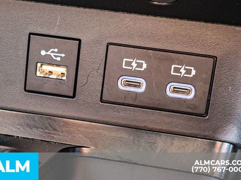 Used 2025 Toyota Camry SE image 43