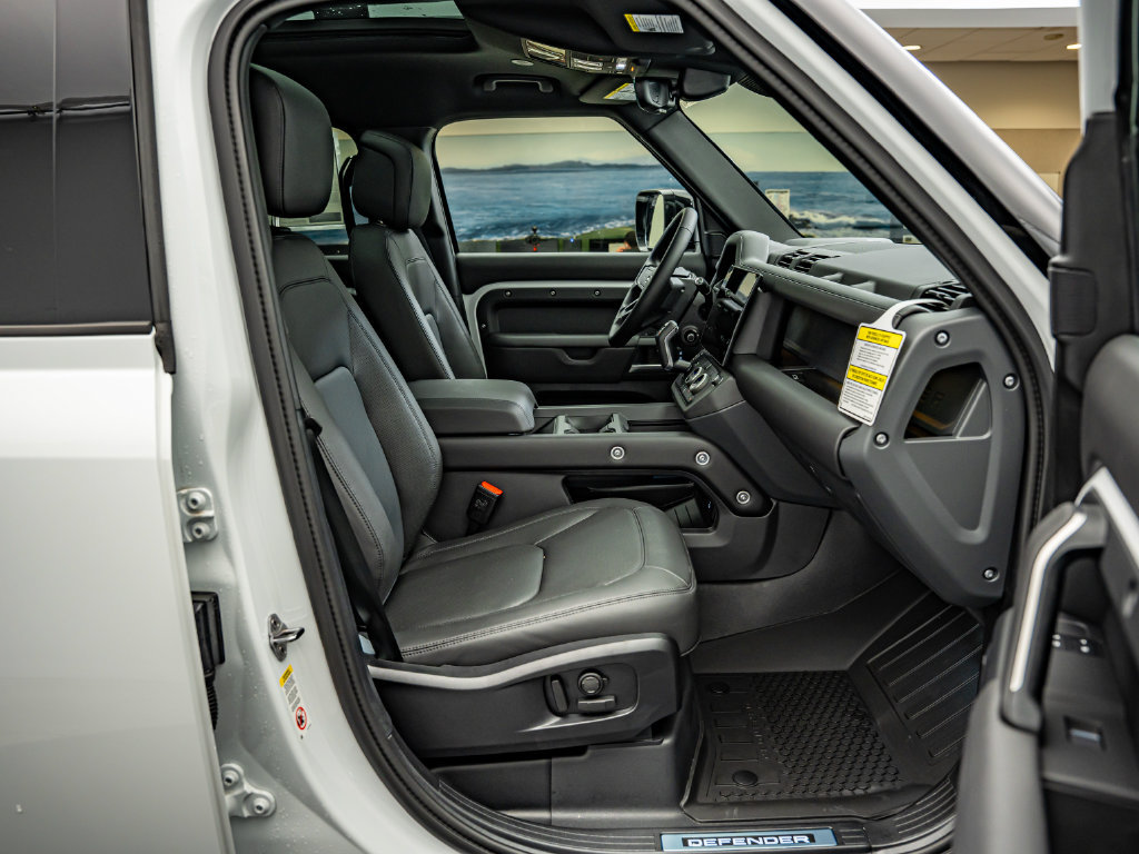 New 2026 Land Rover Defender 110 X-Dynamic SE AWD/4WD image 36