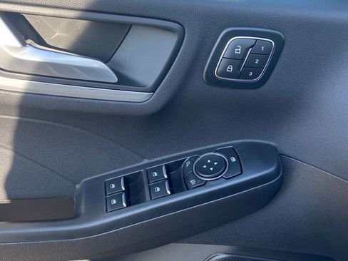 New 2025 Ford Escape SE w/ PHEV Premium Package image 10