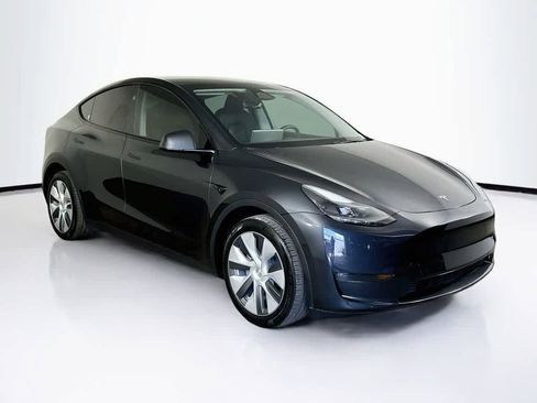 Used 2024 Tesla Model Y Long Range AWD/4WD image 23