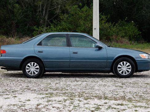 Used 2000 Toyota Camry CE FWD image 13