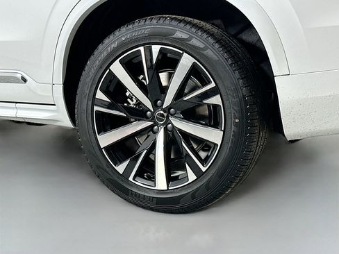 New 2025 Volvo XC90 B6 Core w/ Climate Package image 21