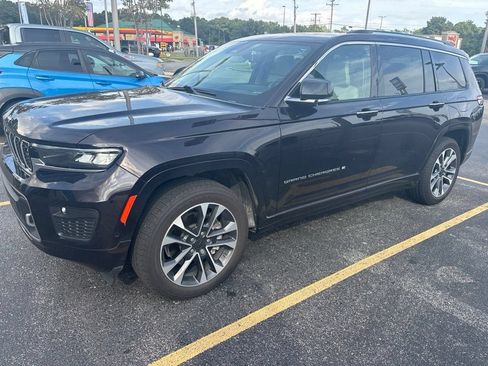 Used 2022 Jeep Grand Cherokee L Overland w/ Advanced Protech Group III AWD/4WD image 1