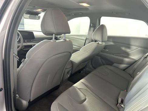 Used 2025 Hyundai Elantra SEL FWD image 24