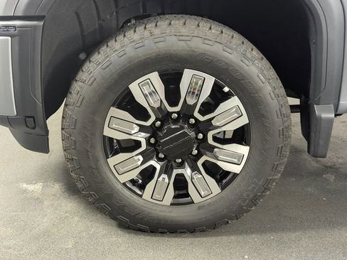Used 2025 GMC Sierra 2500 Denali w/ Technology Package AWD/4WD image 10