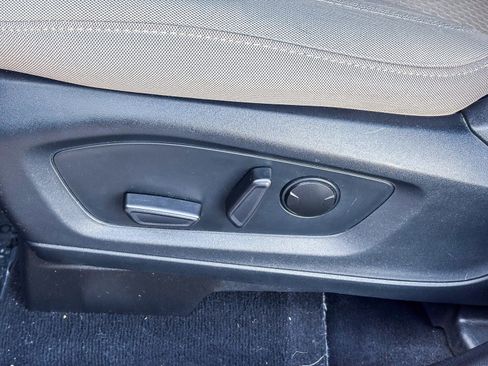 Used 2022 Ford Explorer XLT image 23