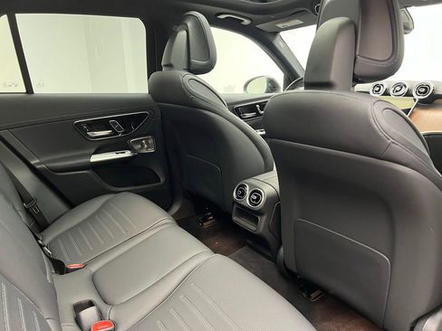 Used 2025 Mercedes-Benz GLC 300 4MATIC image 8