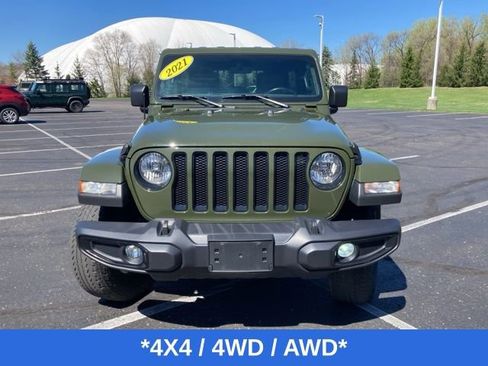 Used 2021 Jeep Wrangler Unlimited Sahara AWD/4WD image 2