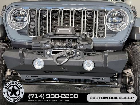 Used 2025 Jeep Wrangler Unlimited Sahara w/ Safety Group AWD/4WD image 5