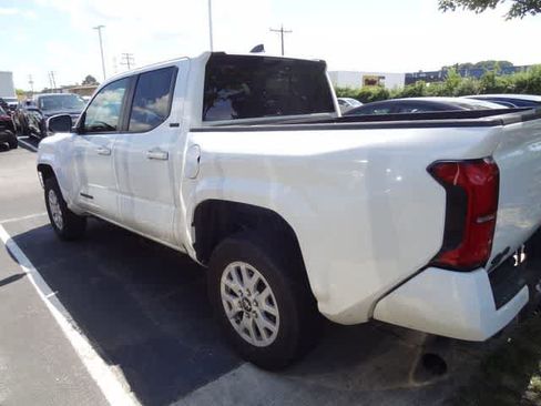 Used 2024 Toyota Tacoma SR5 AWD/4WD image 7