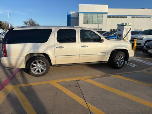 Used 2014 GMC Yukon XL Denali image 5