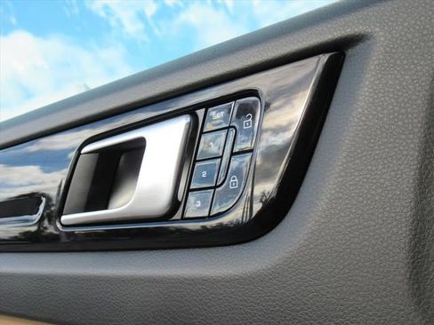 Used 2020 Porsche Cayenne image 27