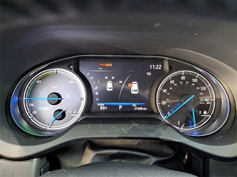 Used 2024 Toyota Venza LE image 16