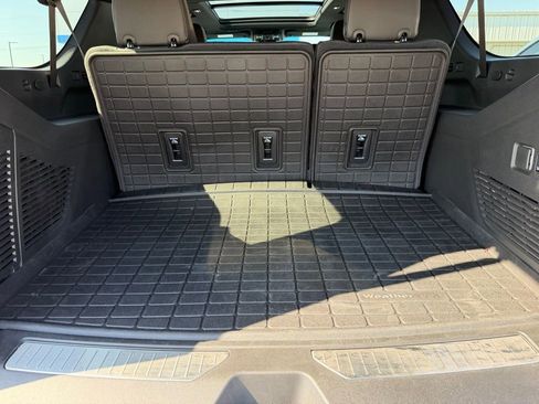 Used 2025 Chevrolet Suburban Premier image 34