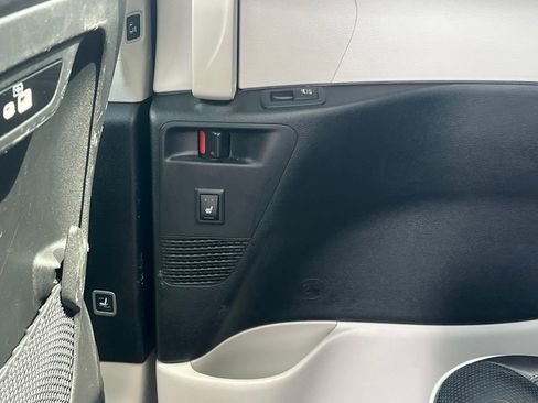 Certified 2023 Chrysler Pacifica Limited FWD image 26