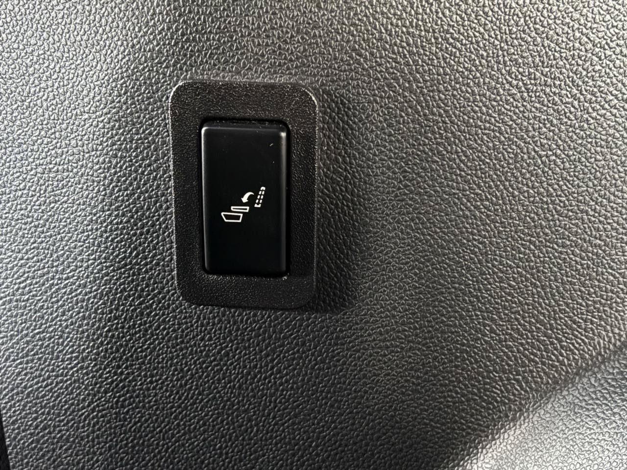 Used 2023 Cadillac Escalade ESV Premium Luxury w/ LPO, Radiant Package AWD/4WD image 28