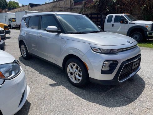 Used 2021 Kia Soul S image 2