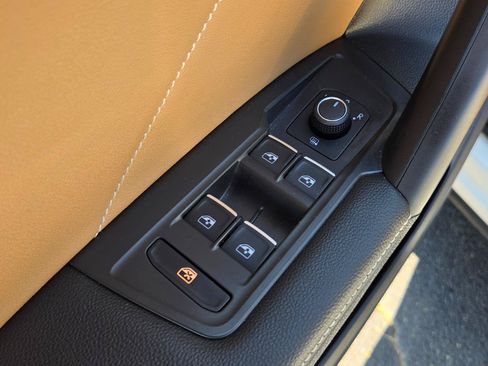Certified 2023 Volkswagen Tiguan SE R-Line FWD image 15