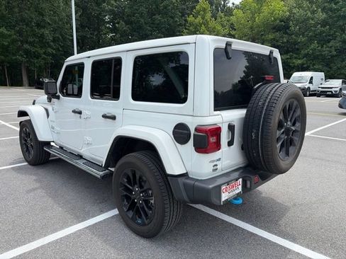 Used 2022 Jeep Wrangler Unlimited Sahara w/ Cold Weather Group AWD/4WD image 2