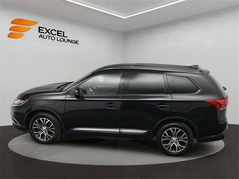 Used 2018 Mitsubishi Outlander SE image 39