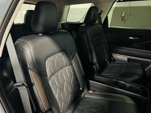 New 2026 Nissan Pathfinder Platinum image 32