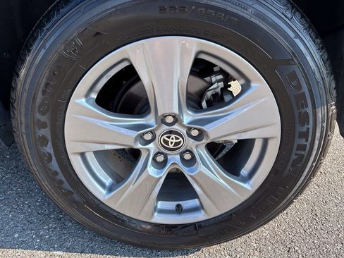 Used 2025 Toyota RAV4 XLE AWD/4WD image 46