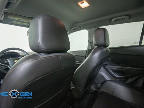 Used 2022 Chevrolet Trax LT w/ Midnight Edition AWD/4WD image 25
