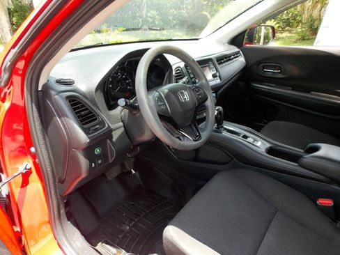 Used 2017 Honda HR-V LX image 11