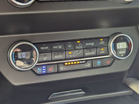 Used 2020 Ford Expedition XLT w/ Equipment Group 202A AWD/4WD image 20