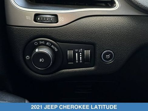 Used 2021 Jeep Cherokee Latitude Lux w/ Comfort/Convenience Group FWD image 31