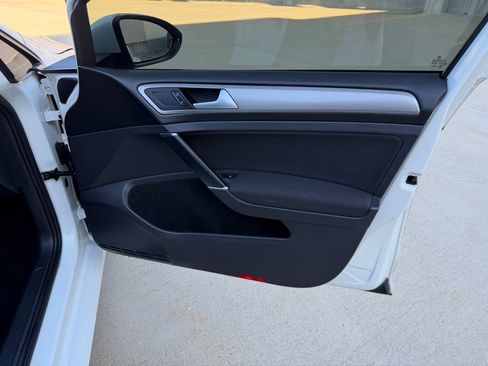 Used 2016 Volkswagen Golf S FWD image 23