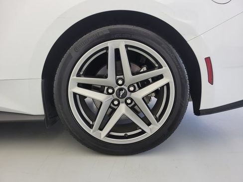 Used 2024 Ford Mustang Coupe RWD image 9