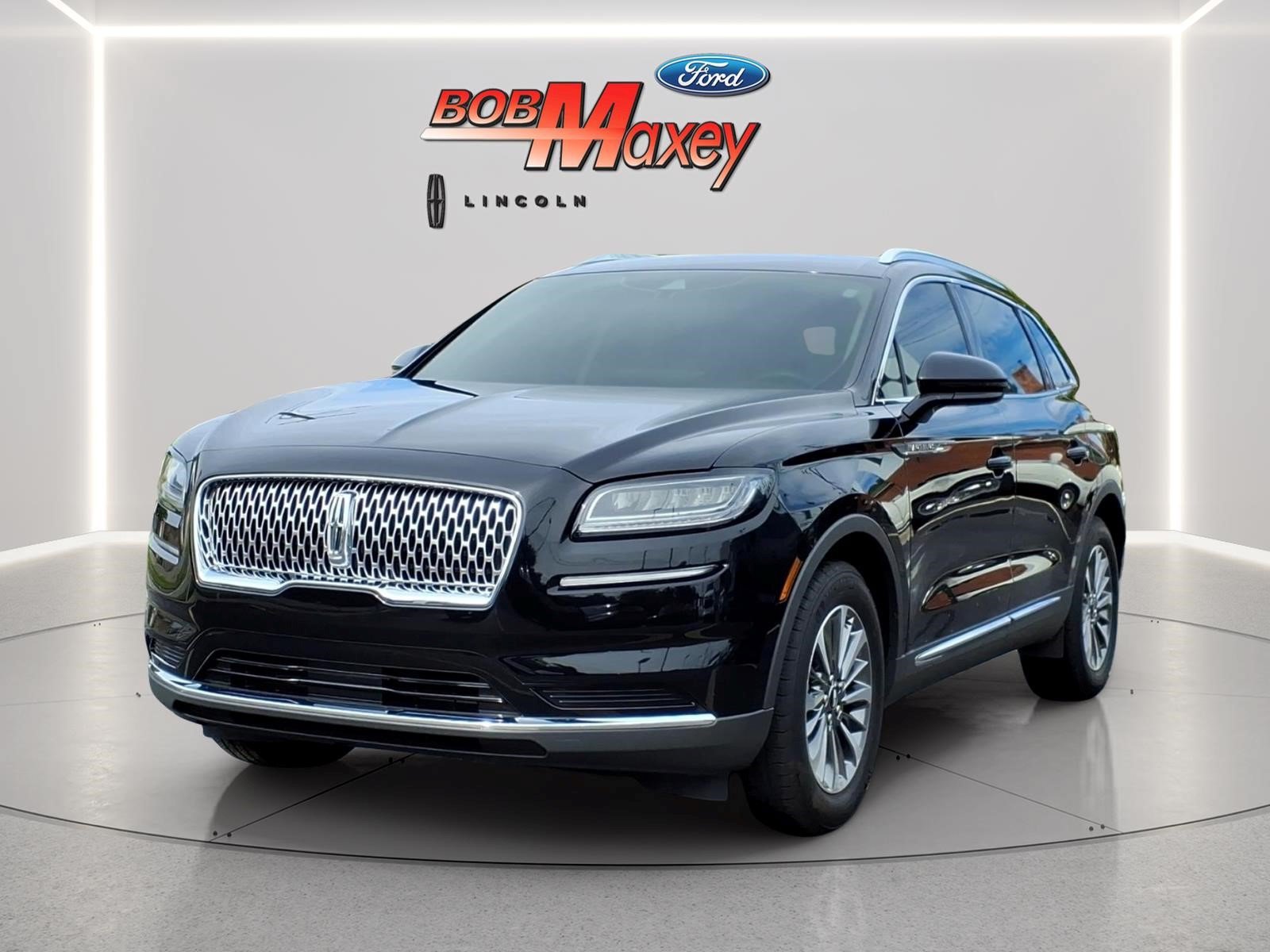Used 2023 Lincoln Nautilus FWD w/ Premium Package image 1