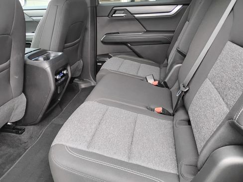 Used 2025 GMC Acadia Elevation image 17