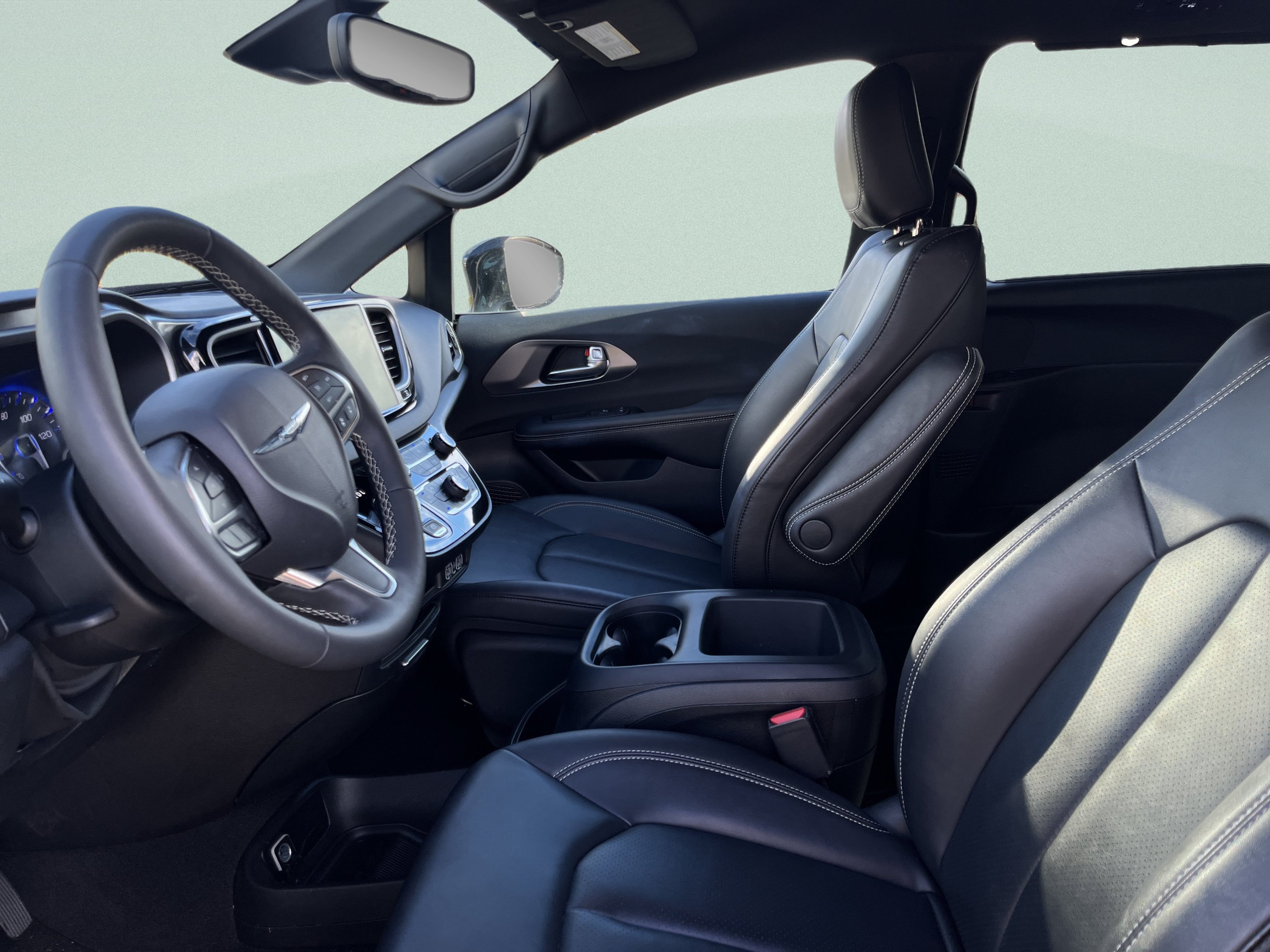 Used 2025 Chrysler Pacifica Select FWD image 12