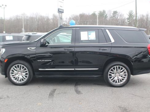 Used 2023 GMC Yukon SLT w/ SLT Premium Package image 4