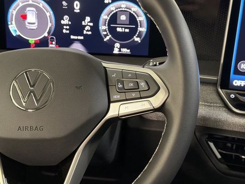 New 2026 Volkswagen Tiguan S FWD image 30